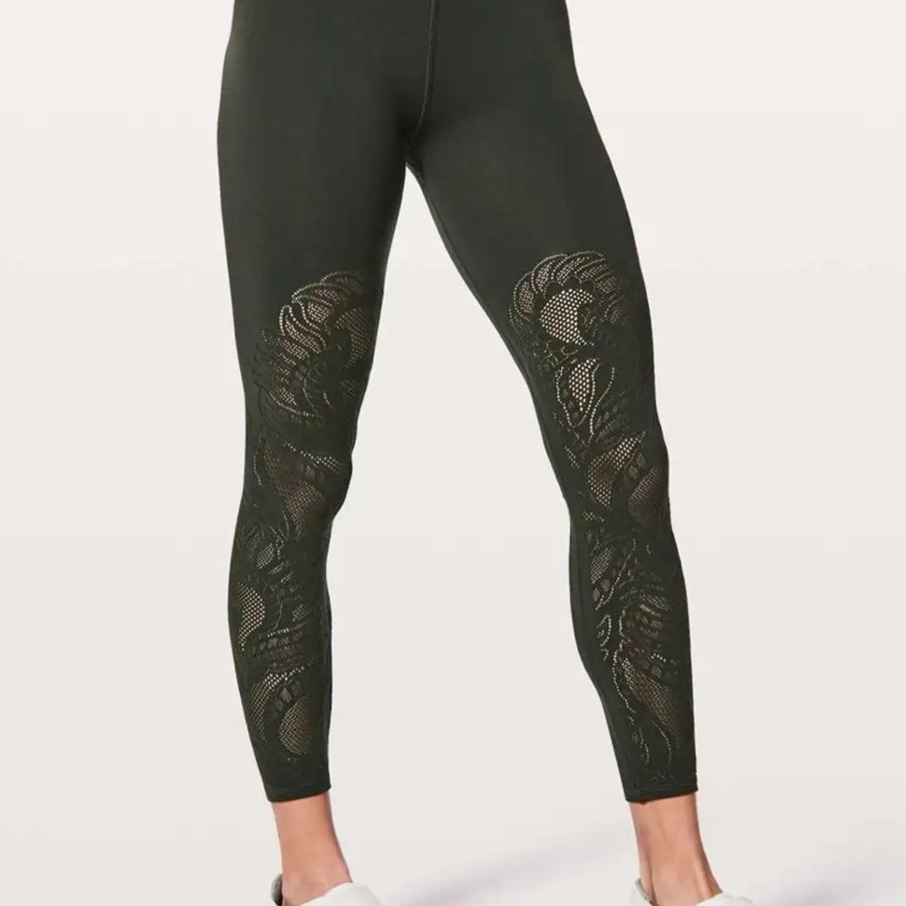 Lululemon Reveal Tight 28” *Lattice Paisley